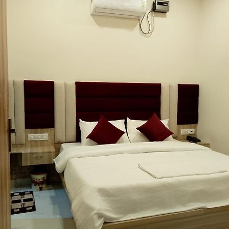 Hotel Lr Delite Inn Матхура Екстер'єр фото