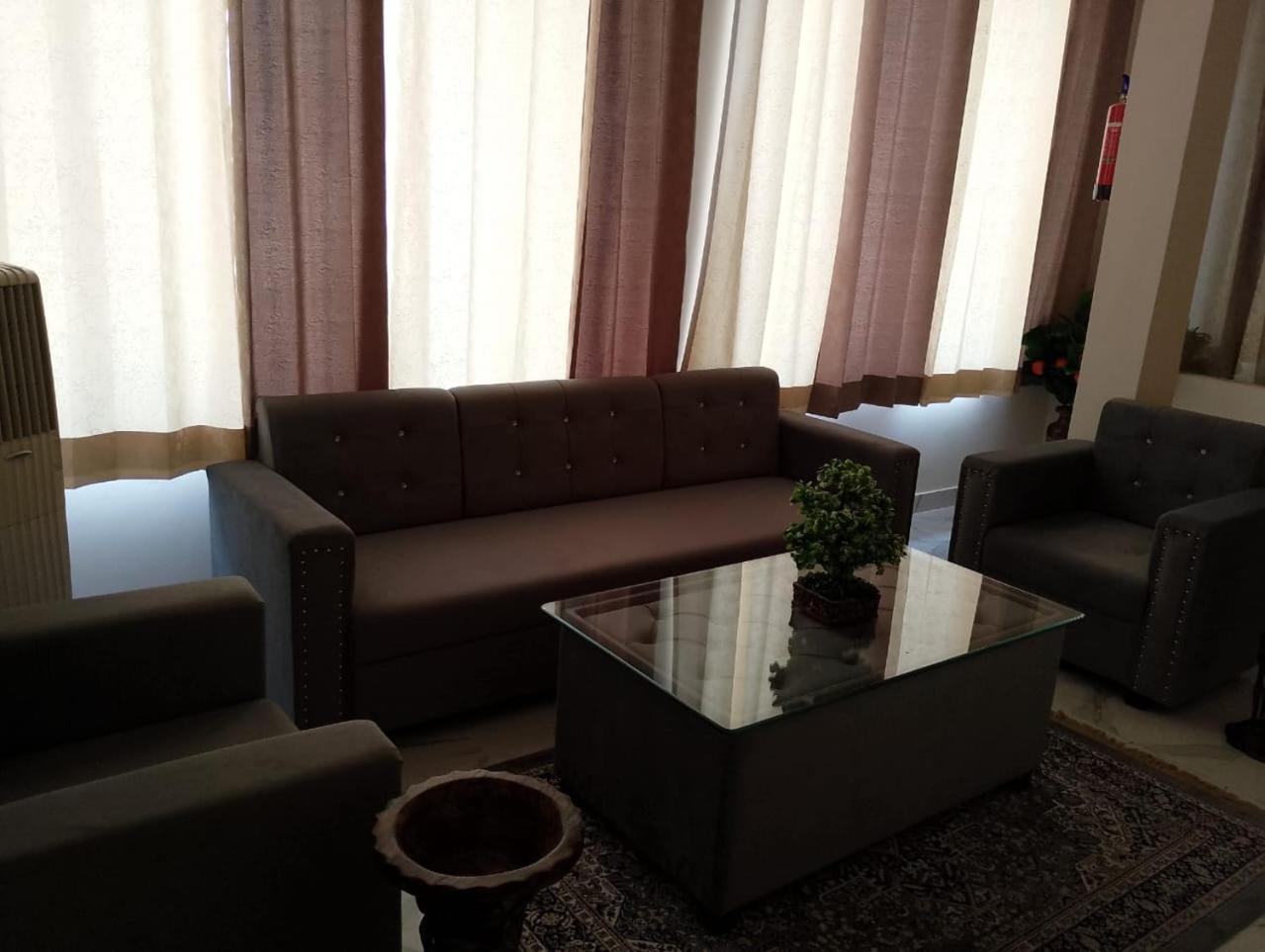 Hotel Lr Delite Inn Матхура Екстер'єр фото