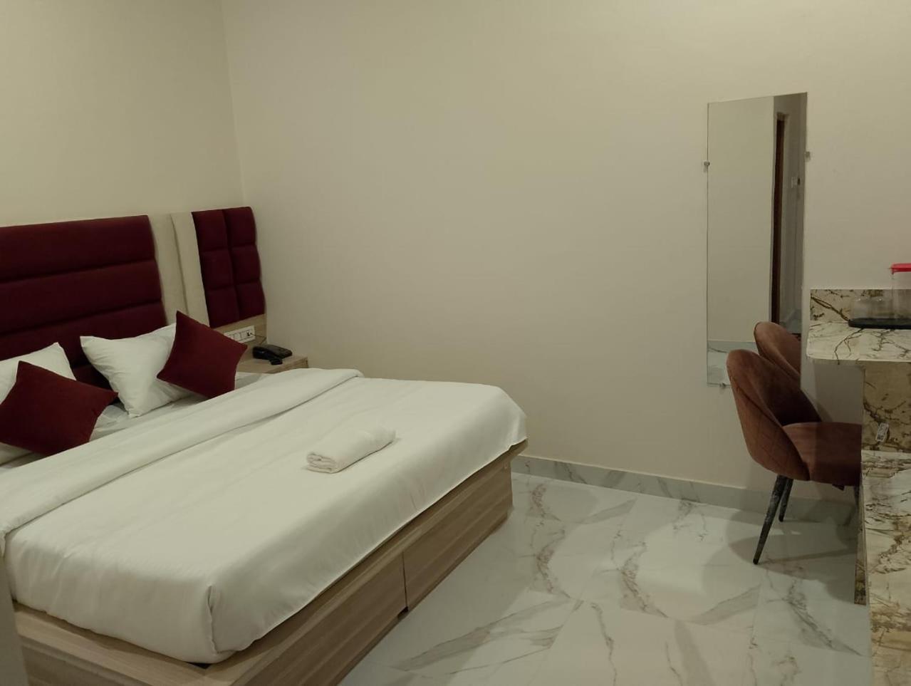 Hotel Lr Delite Inn Матхура Екстер'єр фото